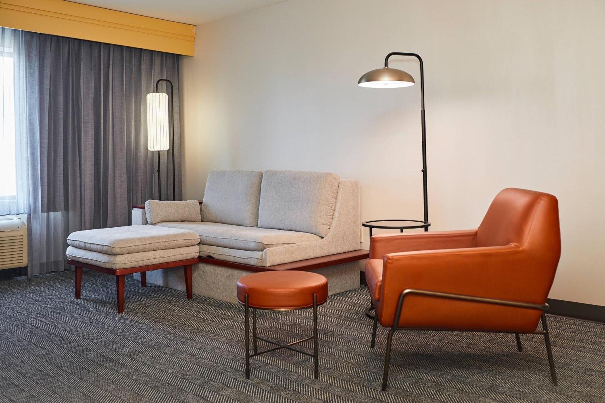 Courtyard Medford Airport Hotel Buitenkant foto